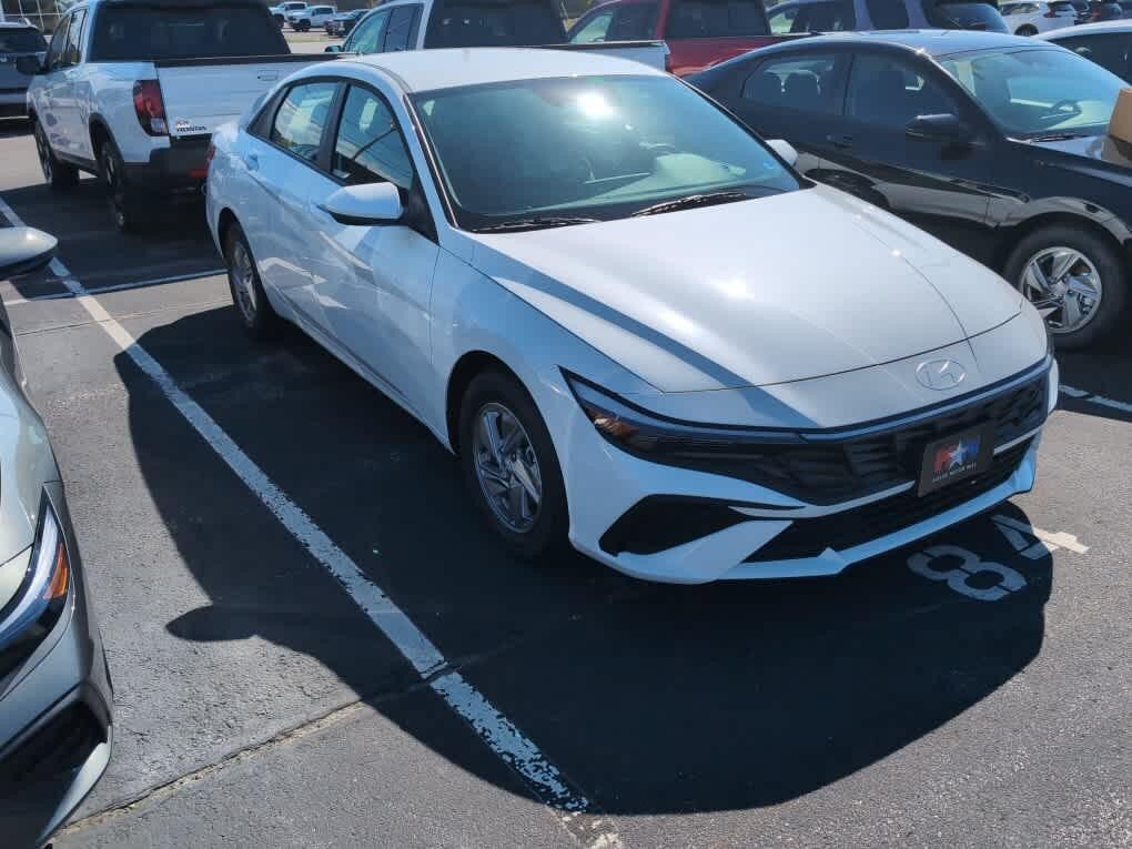 New 2026 Hyundai Elantra SE FWD image 12
