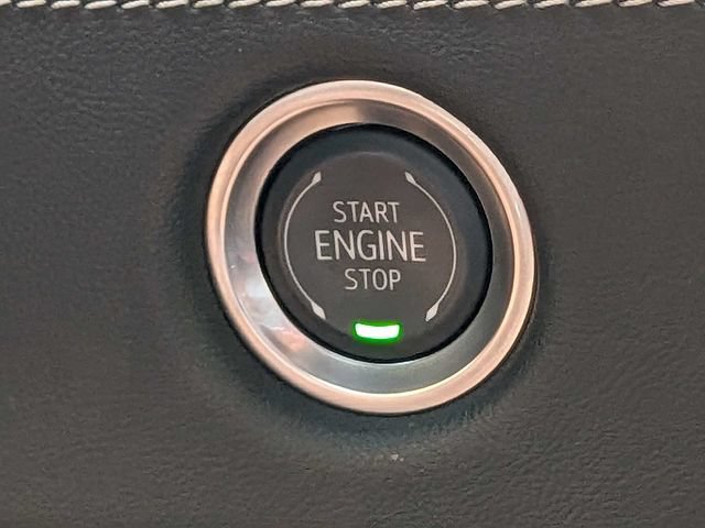 Used 2025 Cadillac Escalade Premium Luxury AWD/4WD image 35