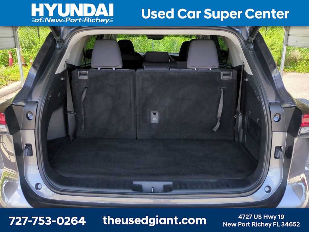 Used 2023 Toyota Highlander LE FWD image 12