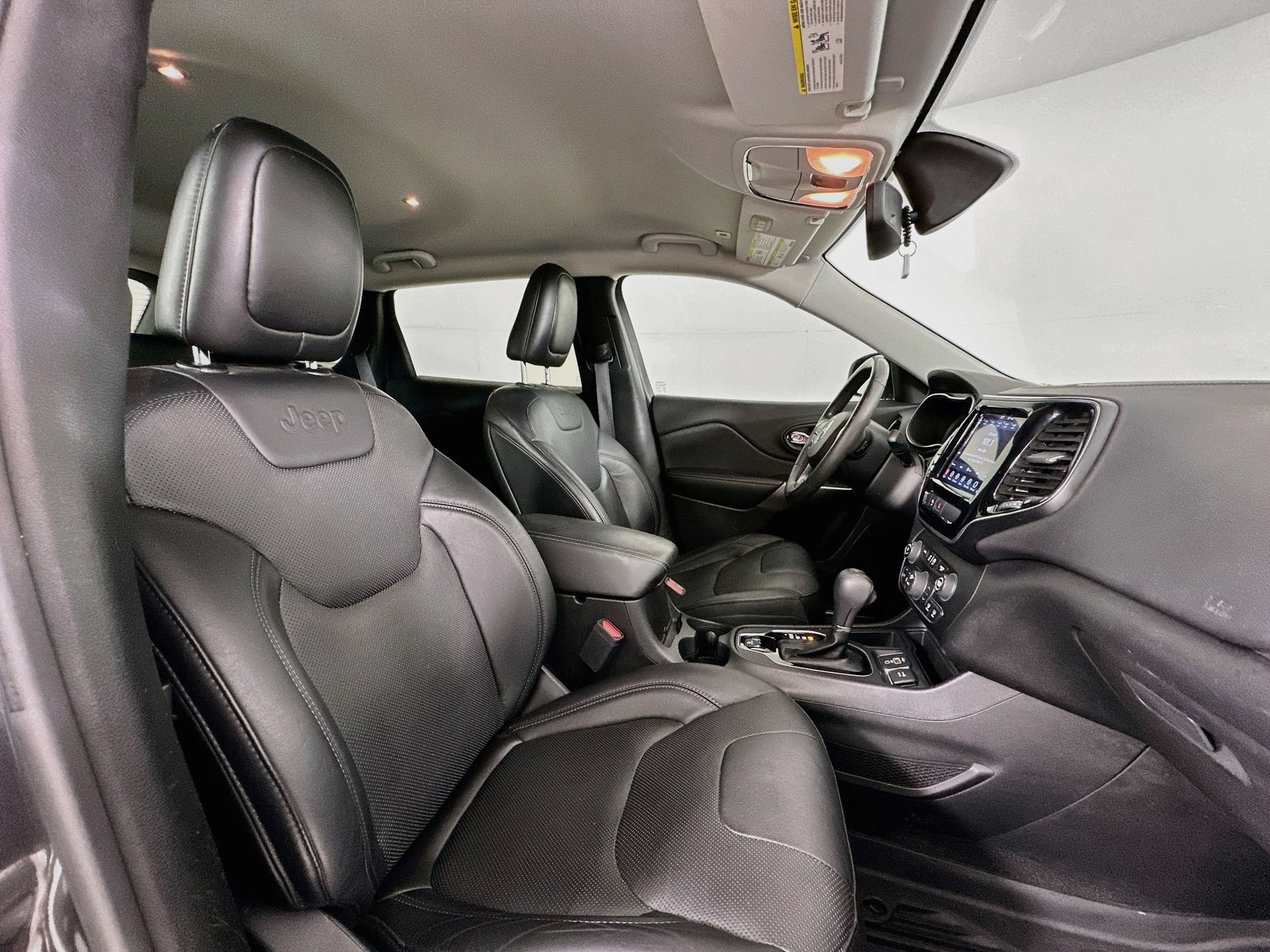 Used 2019 Jeep Cherokee Limited FWD image 28