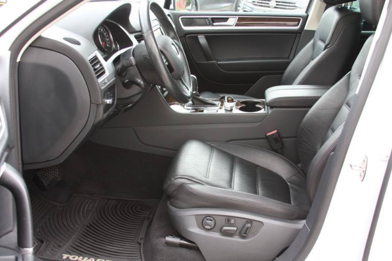 Used 2016 Volkswagen Touareg VR6 AWD/4WD image 22