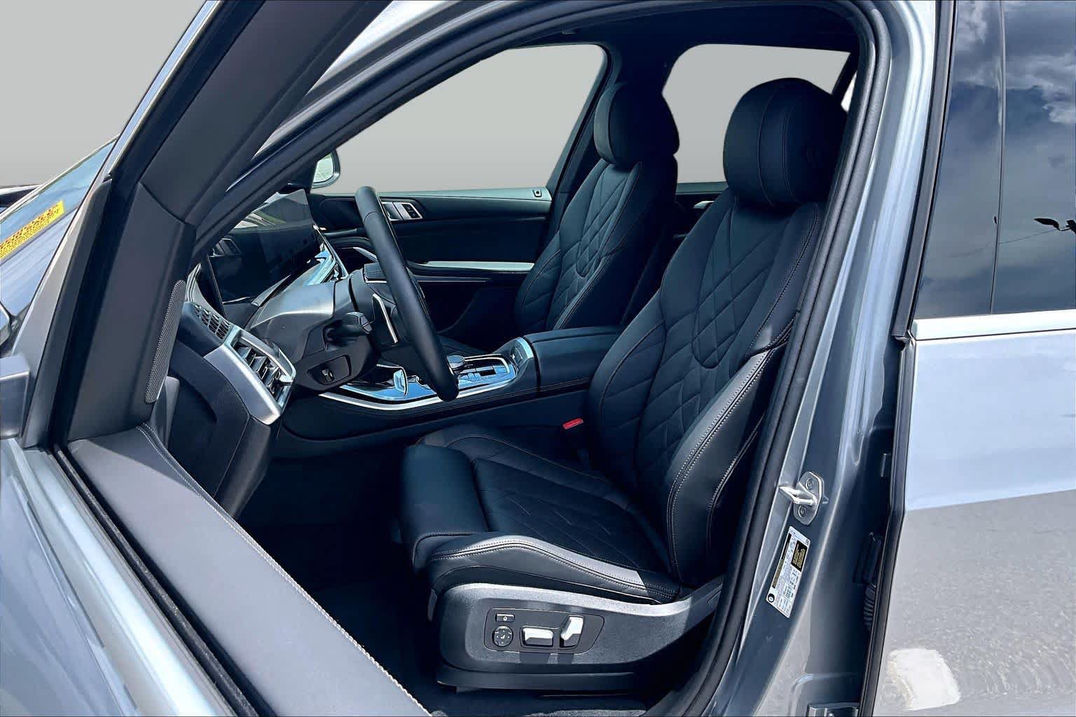 Used 2025 BMW X5 sDrive40i w/ Premium Package RWD image 8