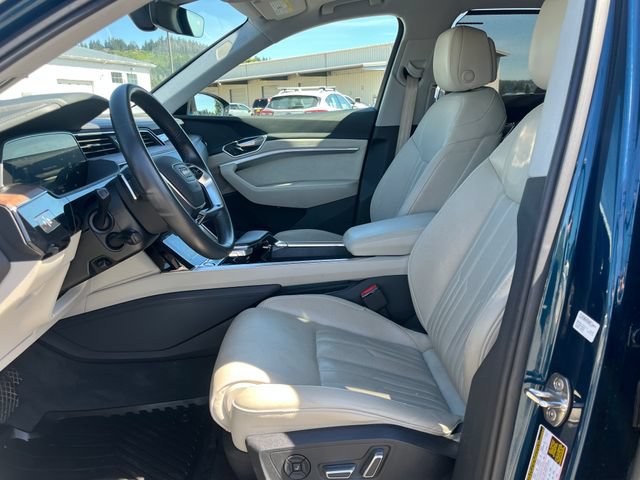 Used 2019 Audi e-tron Prestige w/ Prestige Package AWD/4WD image 17