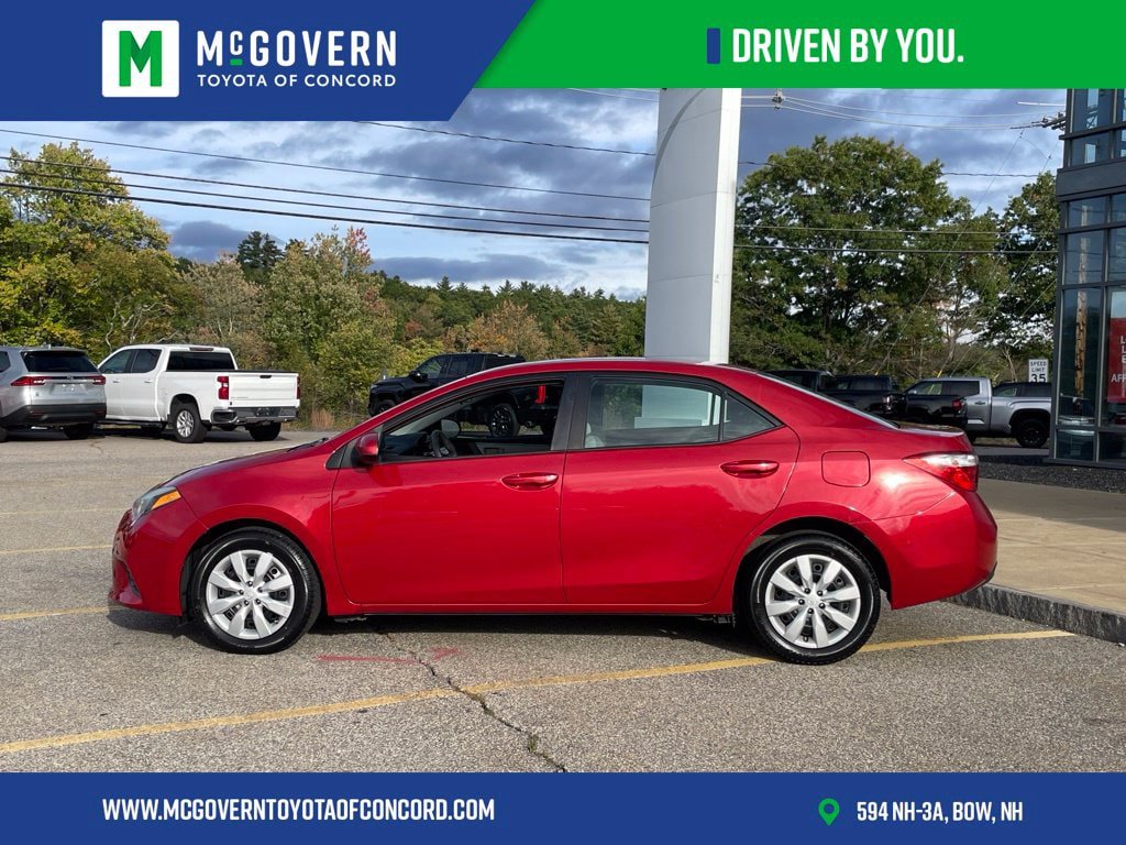 Used 2015 Toyota Corolla LE FWD image 2