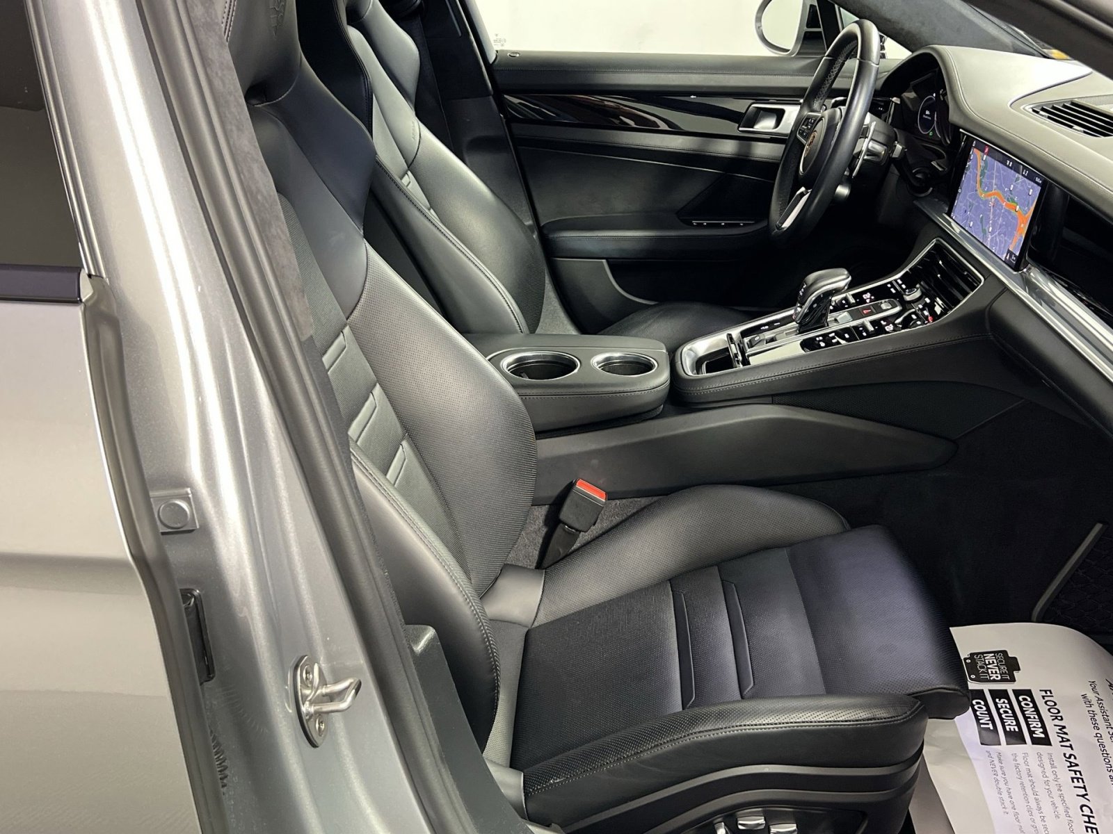 Used 2020 Porsche Panamera GTS image 27