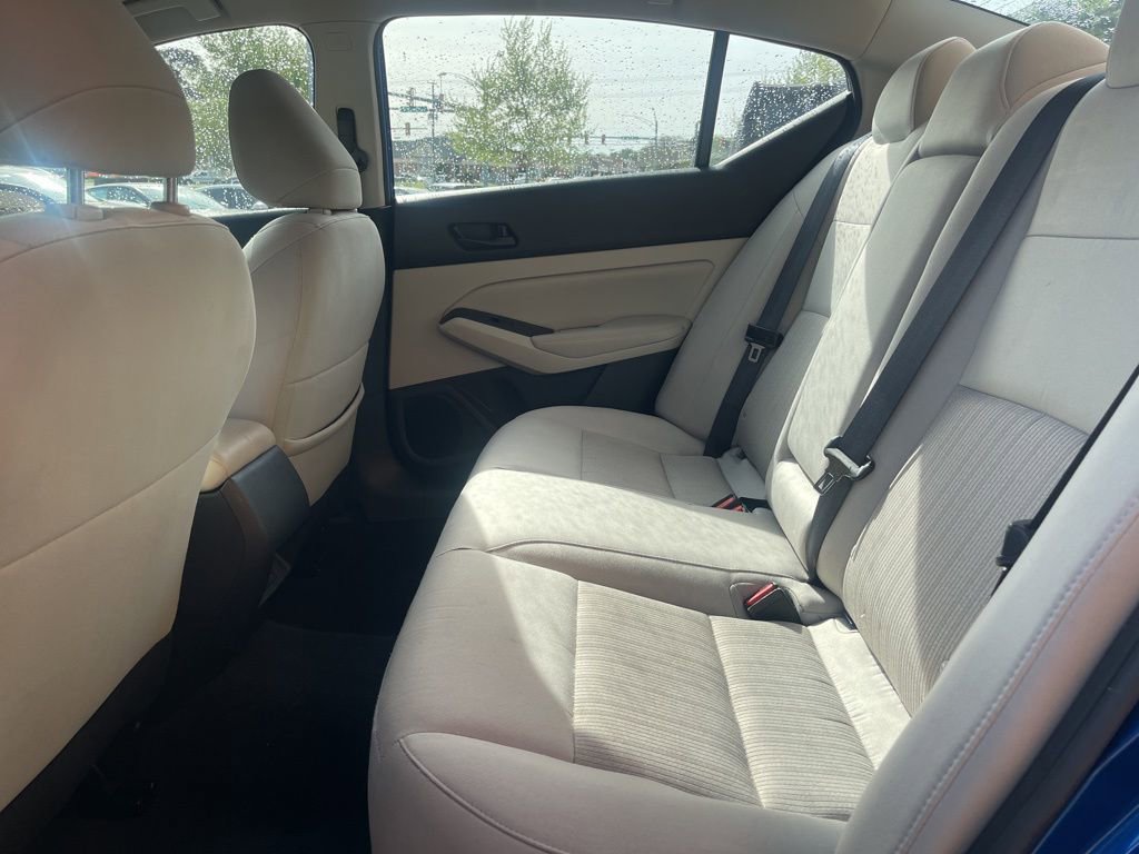 Used 2025 Nissan Altima 2.5 SV FWD image 15