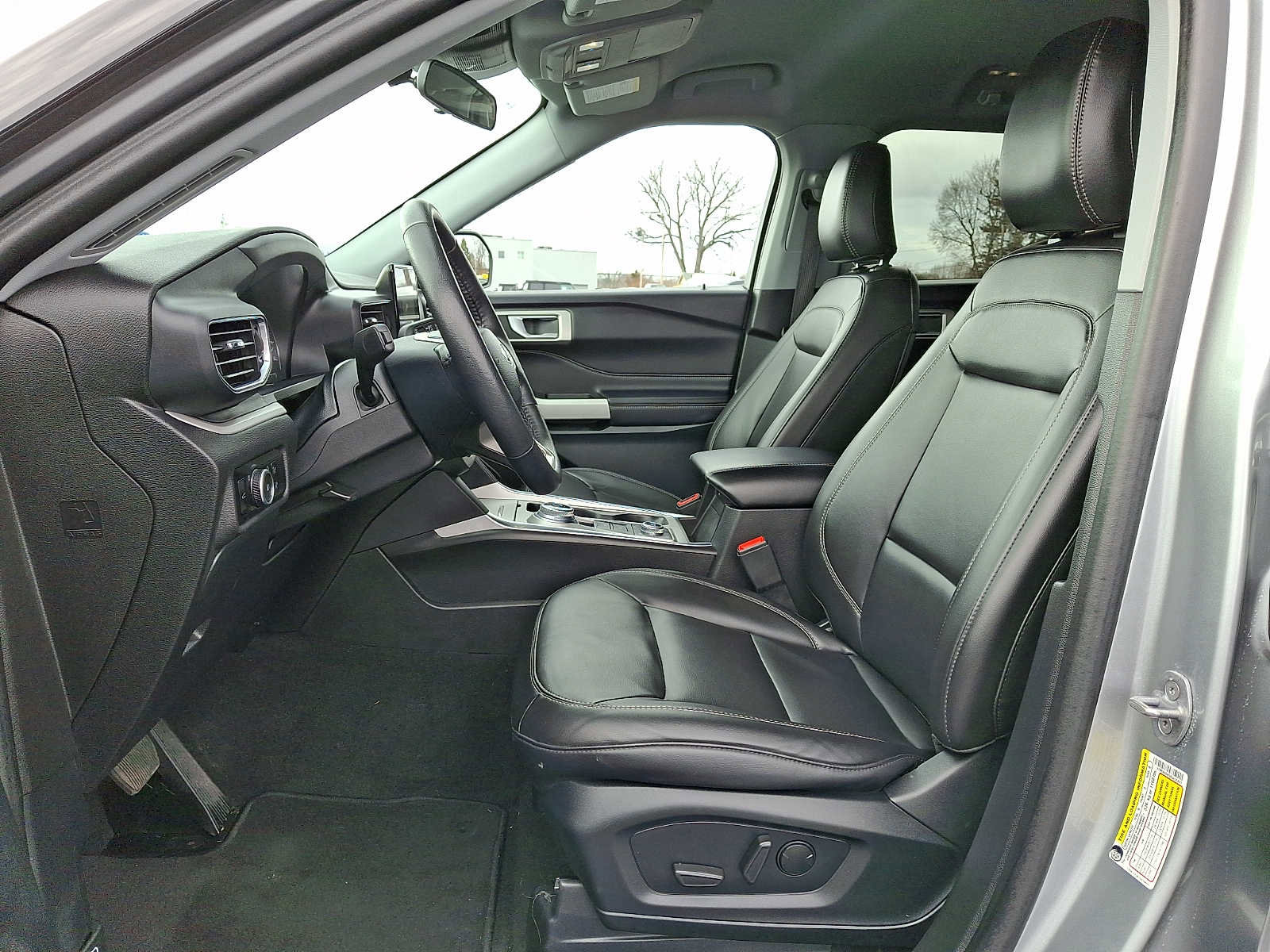 Certified 2024 Ford Explorer XLT w/ Equipment Group 202A AWD/4WD image 14
