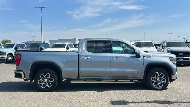 Used 2023 GMC Sierra 1500 SLT w/ SLT Premium Plus Package AWD/4WD image 2