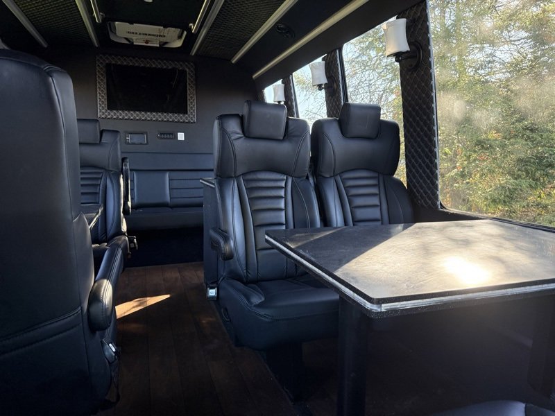 Used 2013 Ford E-450 and Econoline 450 Super Duty w/ Interior Upgrade Pkg image 9