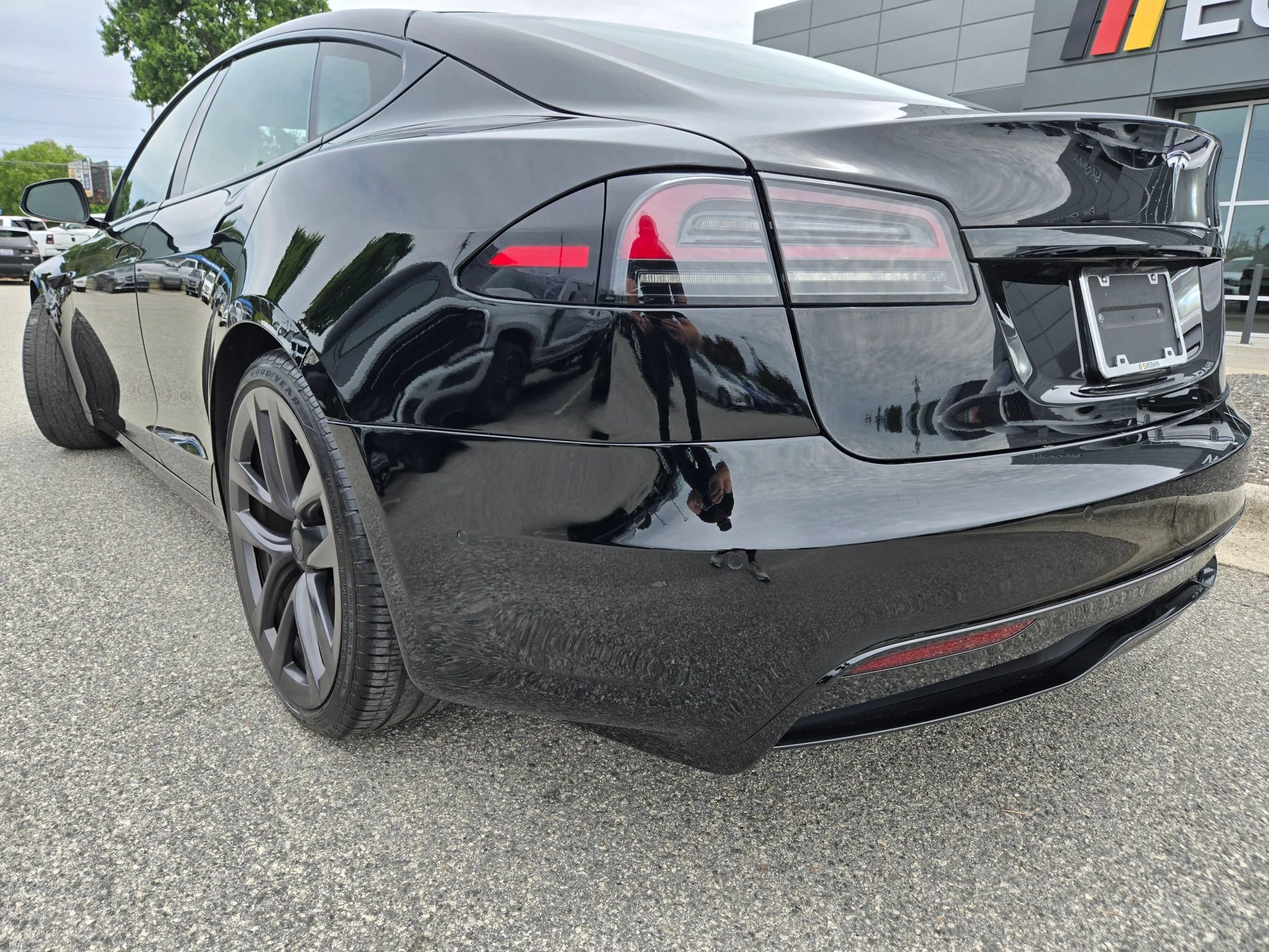 Used 2023 Tesla Model S Standard Range AWD/4WD image 3