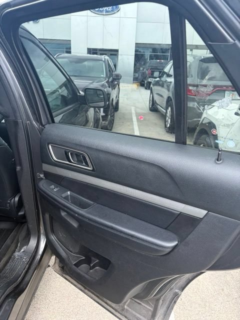Used 2017 Ford Explorer XLT AWD/4WD image 32