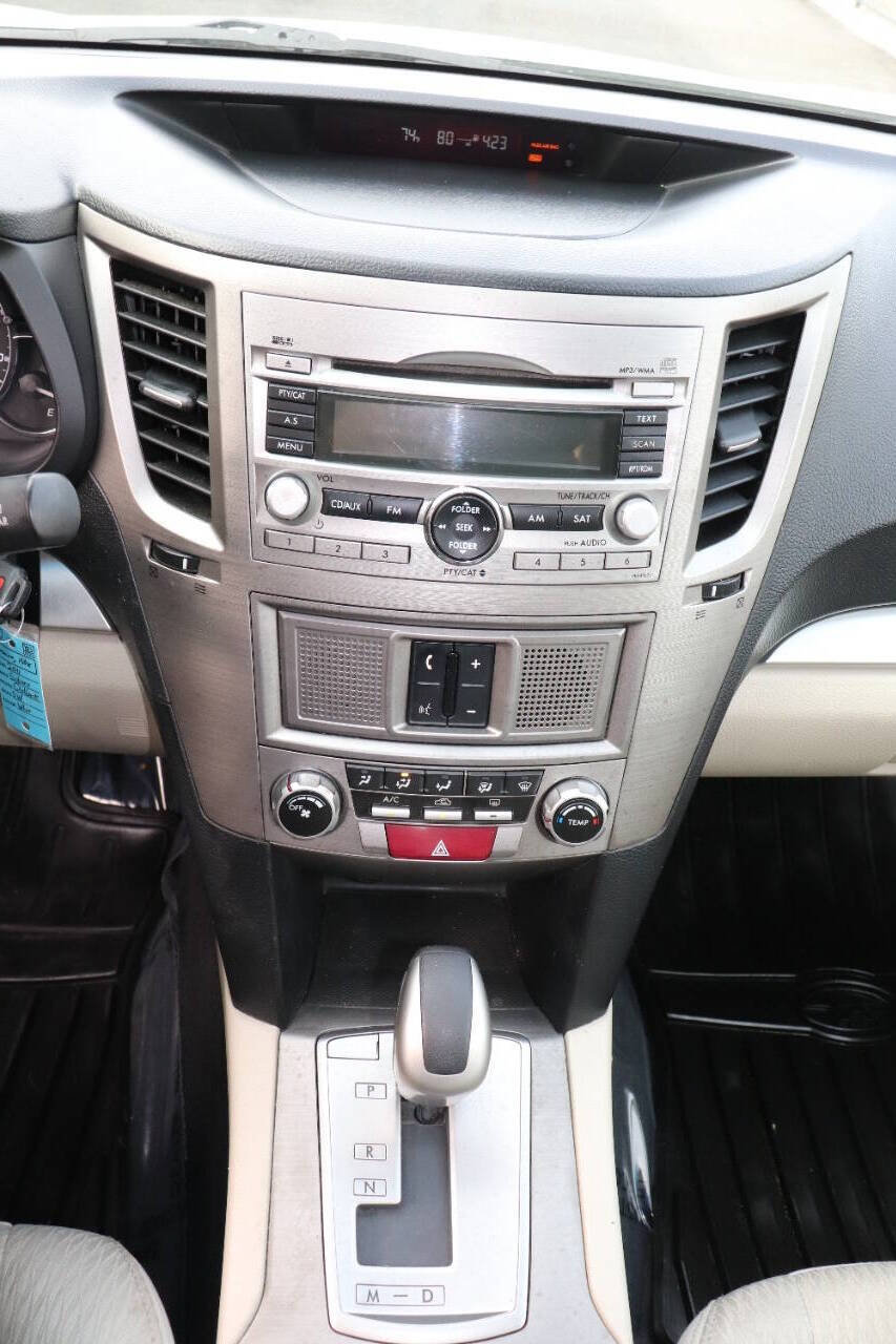 Used 2011 Subaru Outback 2.5i Premium AWD/4WD image 21