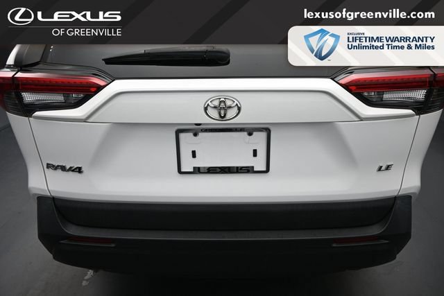 Used 2022 Toyota RAV4 LE FWD image 10