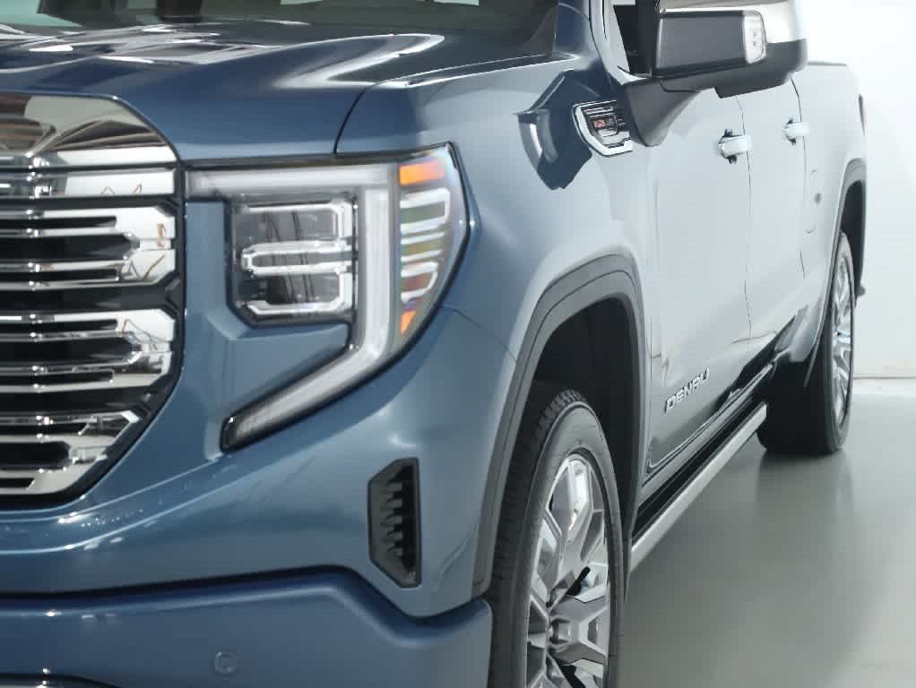 Used 2025 GMC Sierra 1500 Denali w/ Denali Reserve Package AWD/4WD image 4