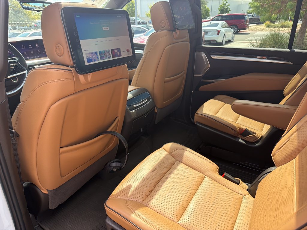 Used 2026 Cadillac Escalade ESV Luxury AWD/4WD image 39