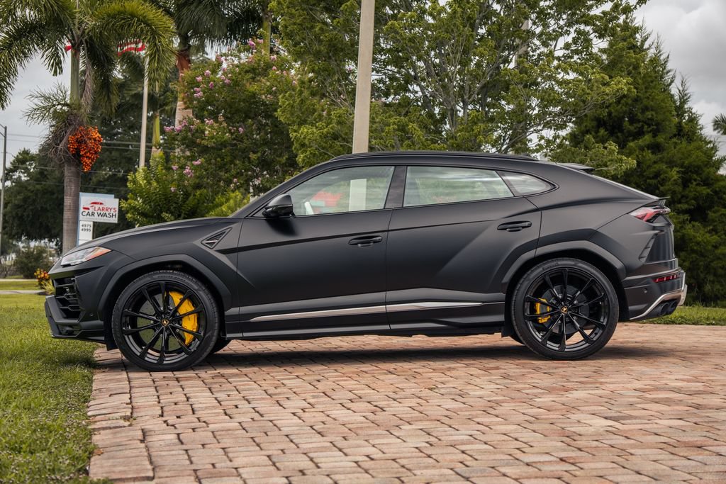 Used 2022 Lamborghini Urus AWD/4WD image 2