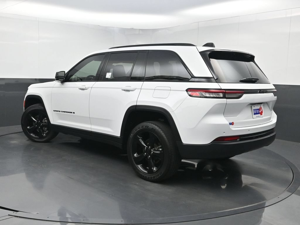 Used 2023 Jeep Grand Cherokee Altitude RWD image 24