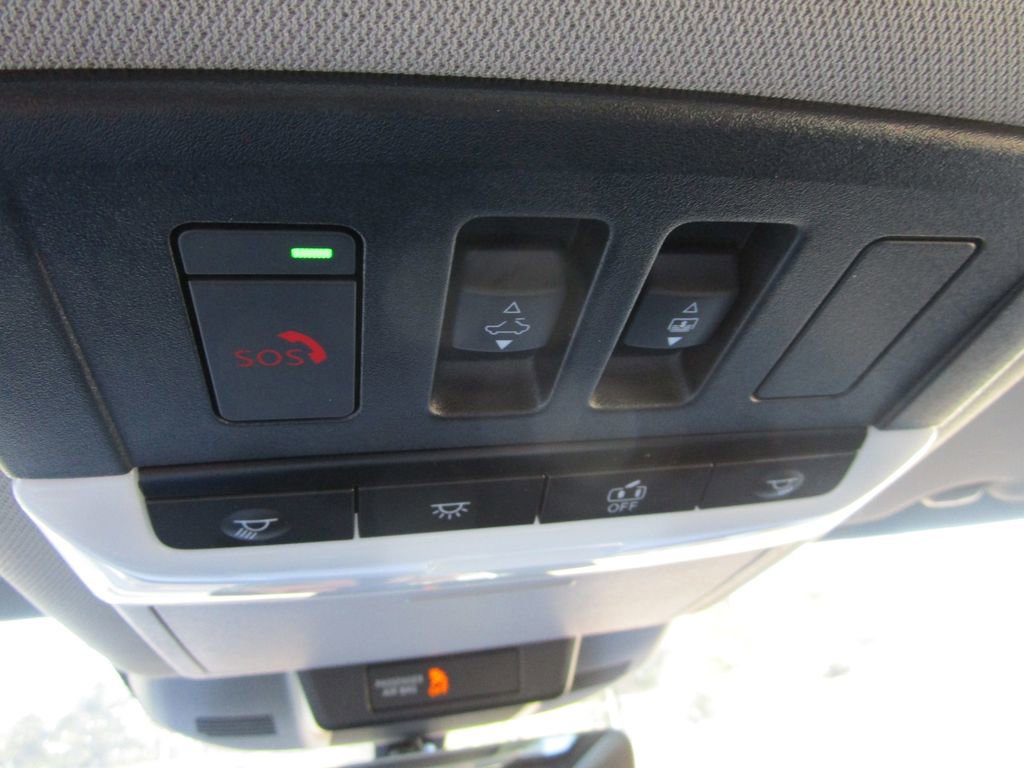 Used 2023 Nissan Rogue SL w/ SL Premium Package image 36