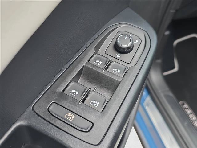 New 2026 Volkswagen Taos SE FWD image 5