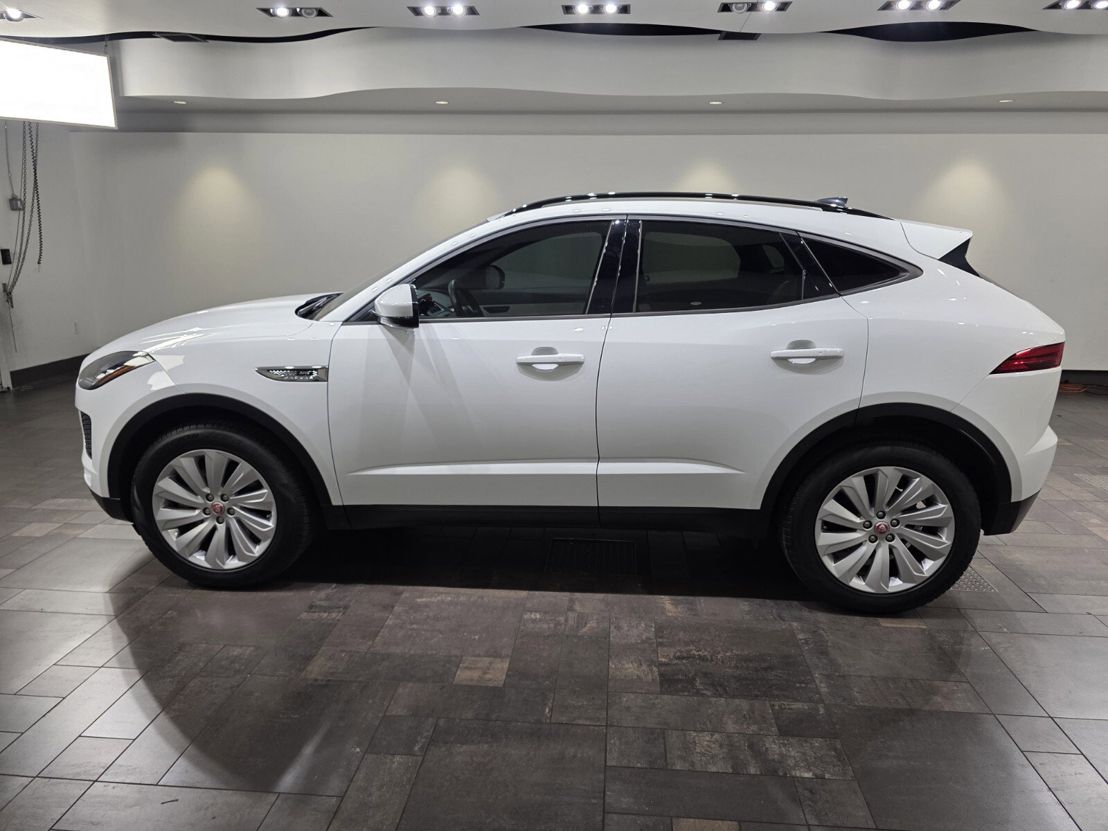 Used 2020 Jaguar E-PACE SE image 3