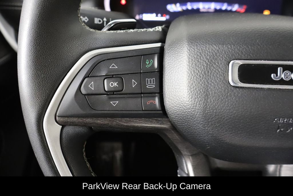 Used 2023 Jeep Grand Cherokee Limited w/ Black Appearance Package image 8