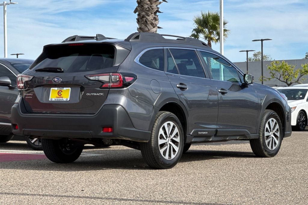 Used 2025 Subaru Outback Premium image 4