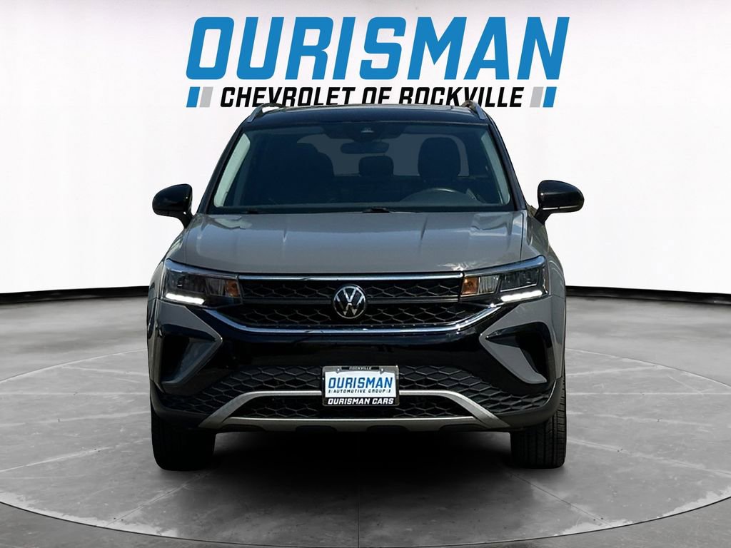 Used 2024 Volkswagen Taos SE w/ Panoramic Sunroof Package AWD/4WD image 8