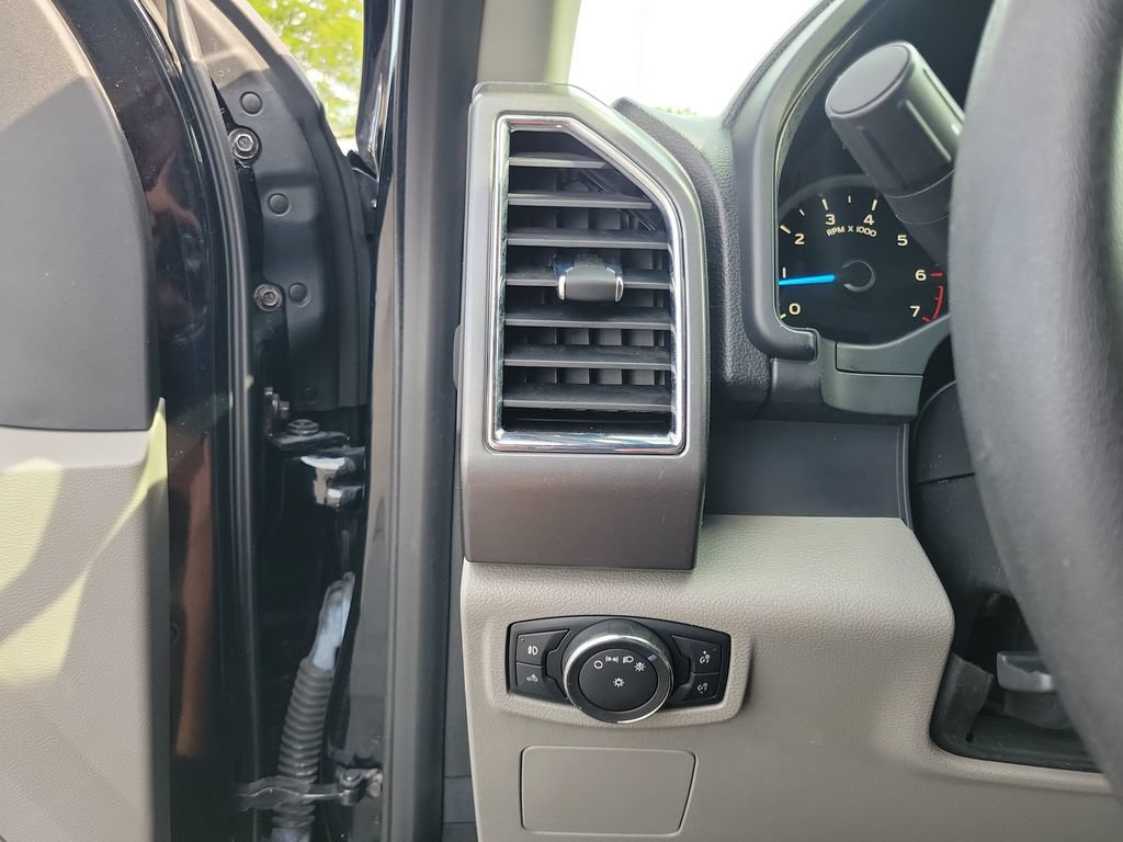 Used 2016 Ford F150 XLT w/ Trailer Tow Package RWD image 22