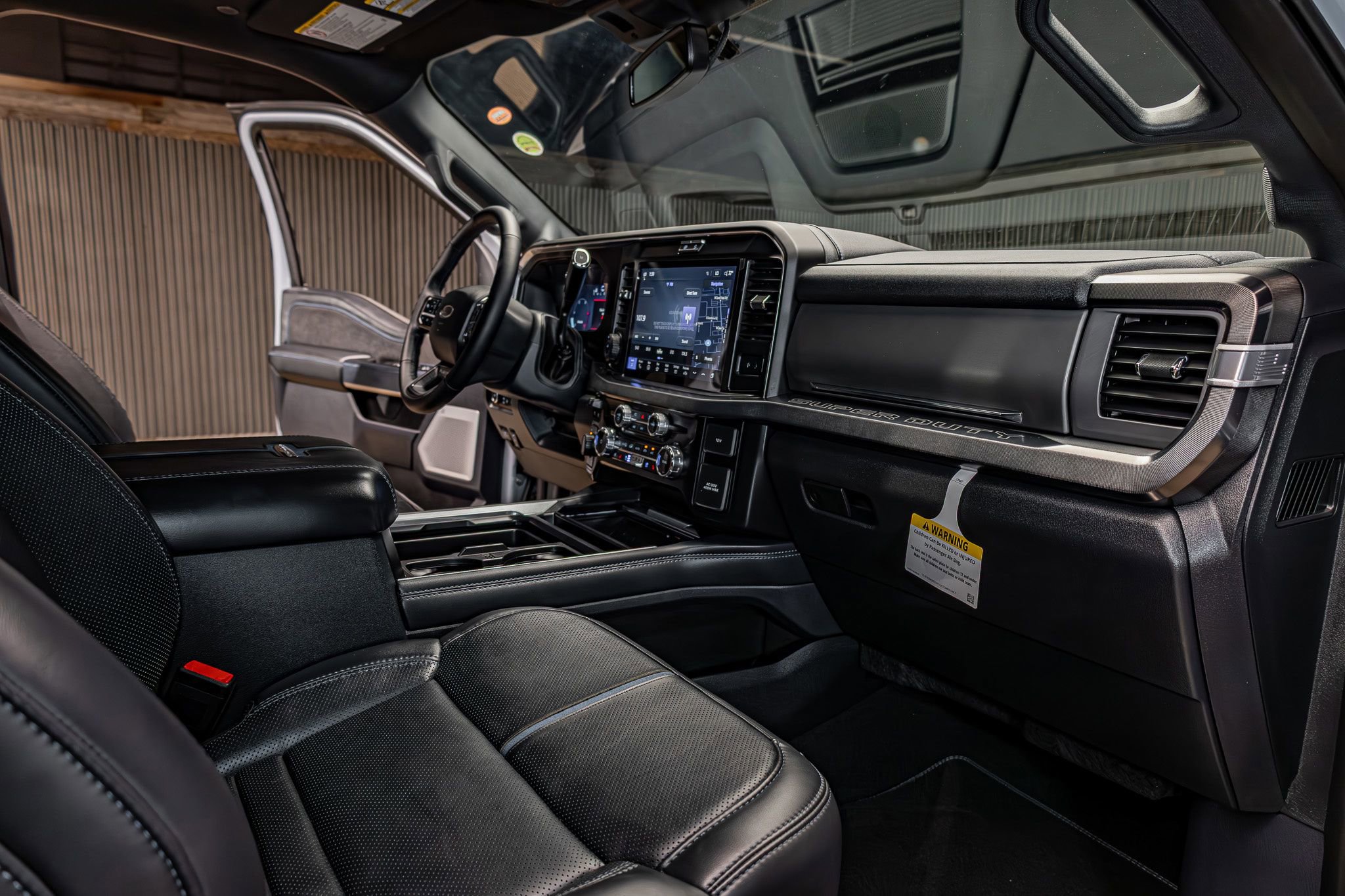 Used 2025 Ford F450 Platinum w/ FX4 Off-Road Package image 15