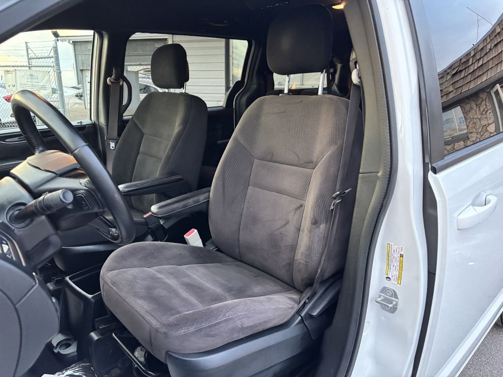 Used 2018 Dodge Grand Caravan SE image 12