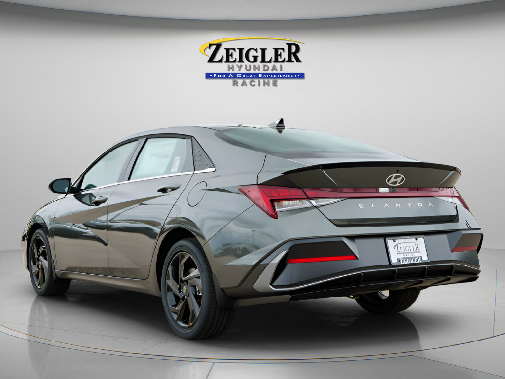 New 2026 Hyundai Elantra SEL Sport FWD image 5