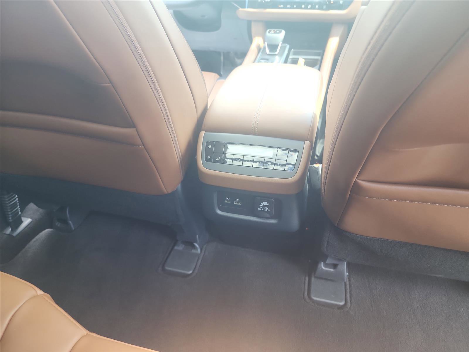 Used 2024 Nissan Pathfinder Platinum w/ Cargo Package image 22