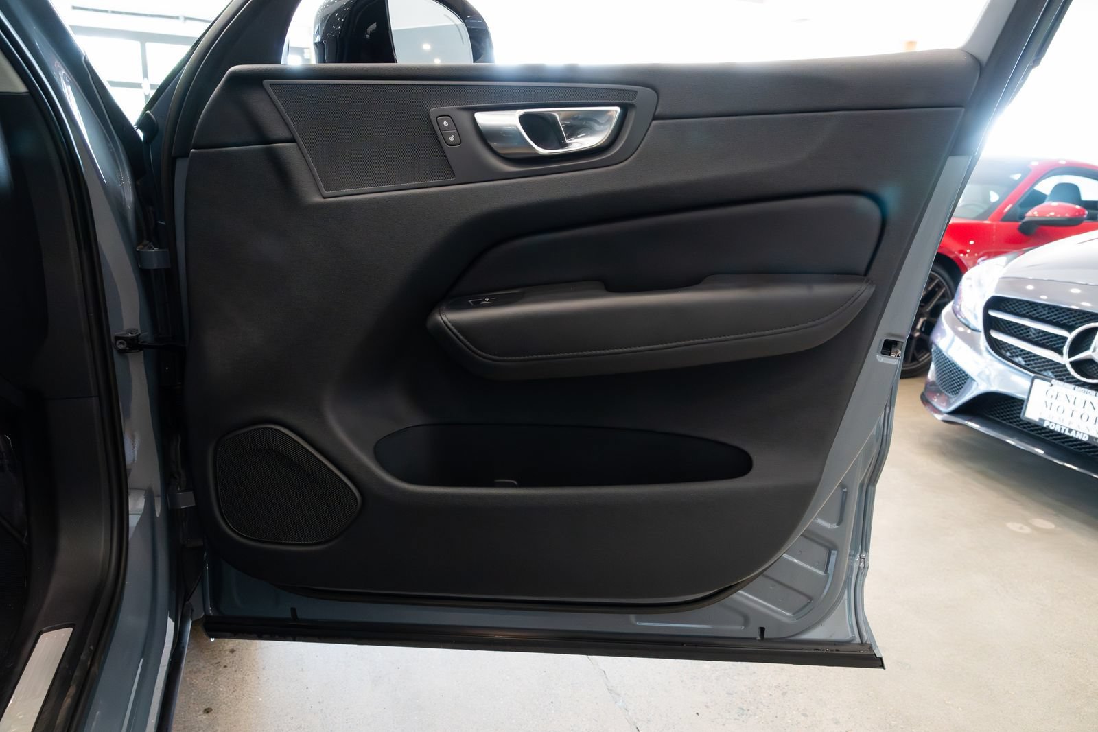 Used 2023 Volvo XC60 B5 Plus w/ Protection Package Premier AWD/4WD image 23