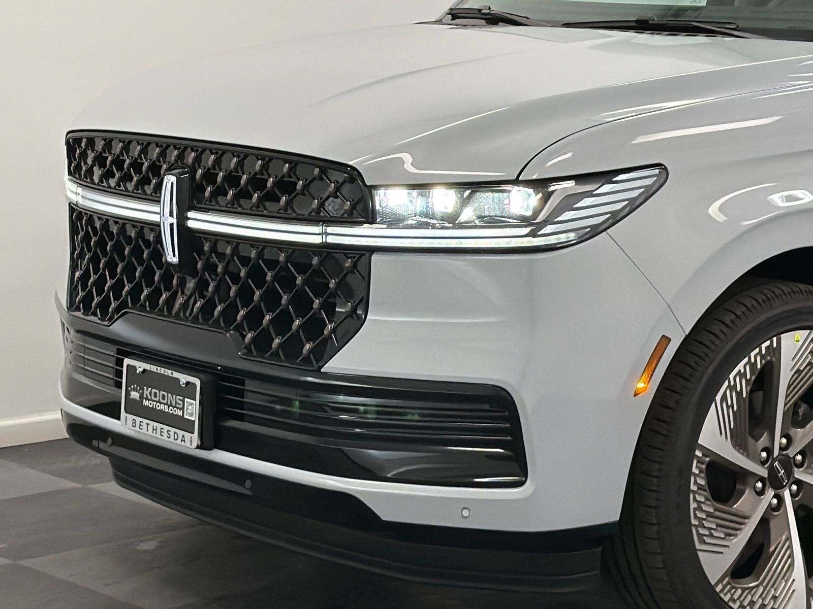 New 2026 Lincoln Navigator Black Label AWD/4WD image 2