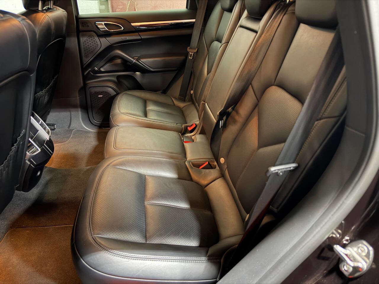 Used 2016 Porsche Cayenne image 13