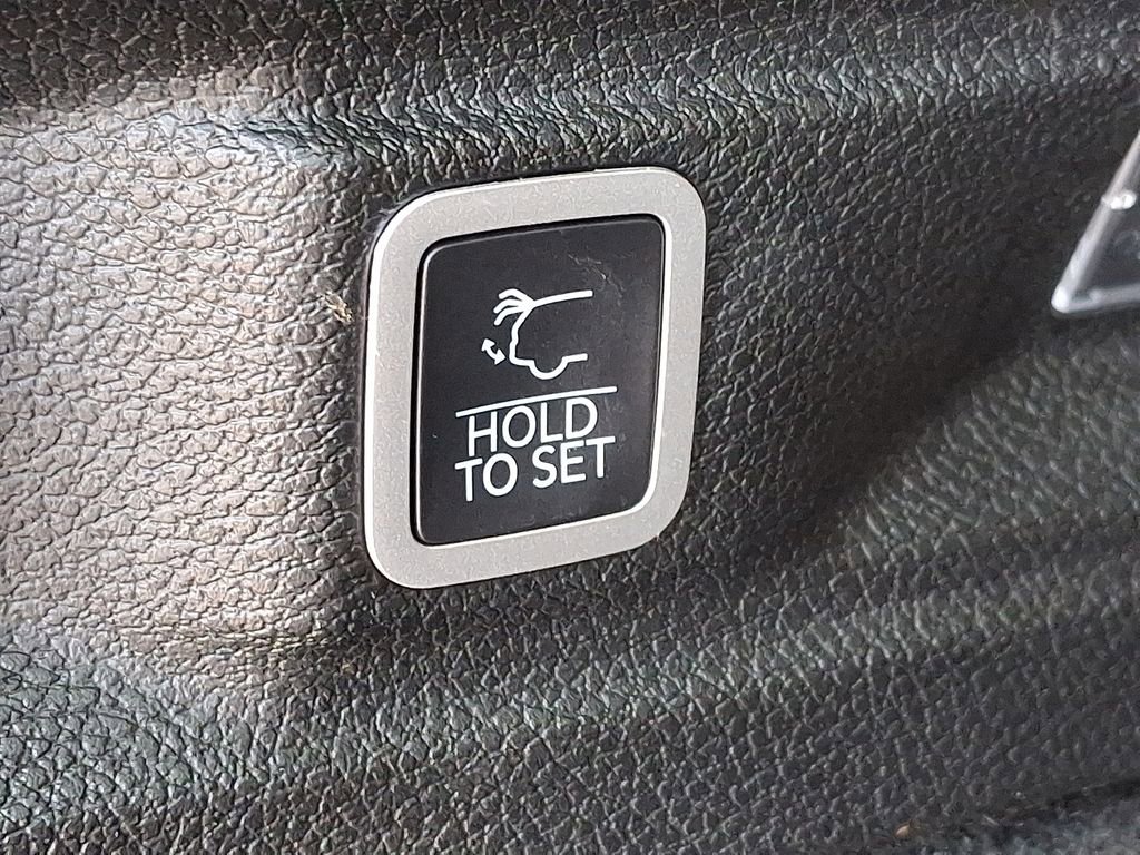 Used 2023 Jeep Grand Cherokee L Summit w/ Luxury Tech Group V image 38