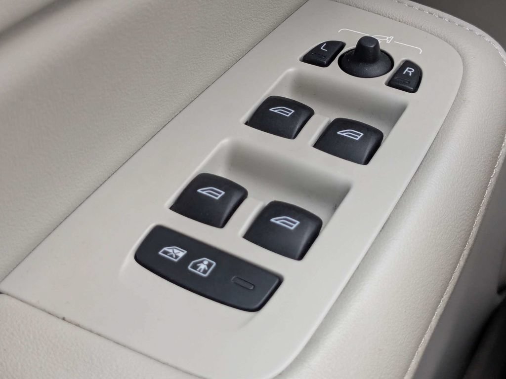 Used 2024 Volvo S60 B5 Plus FWD image 25