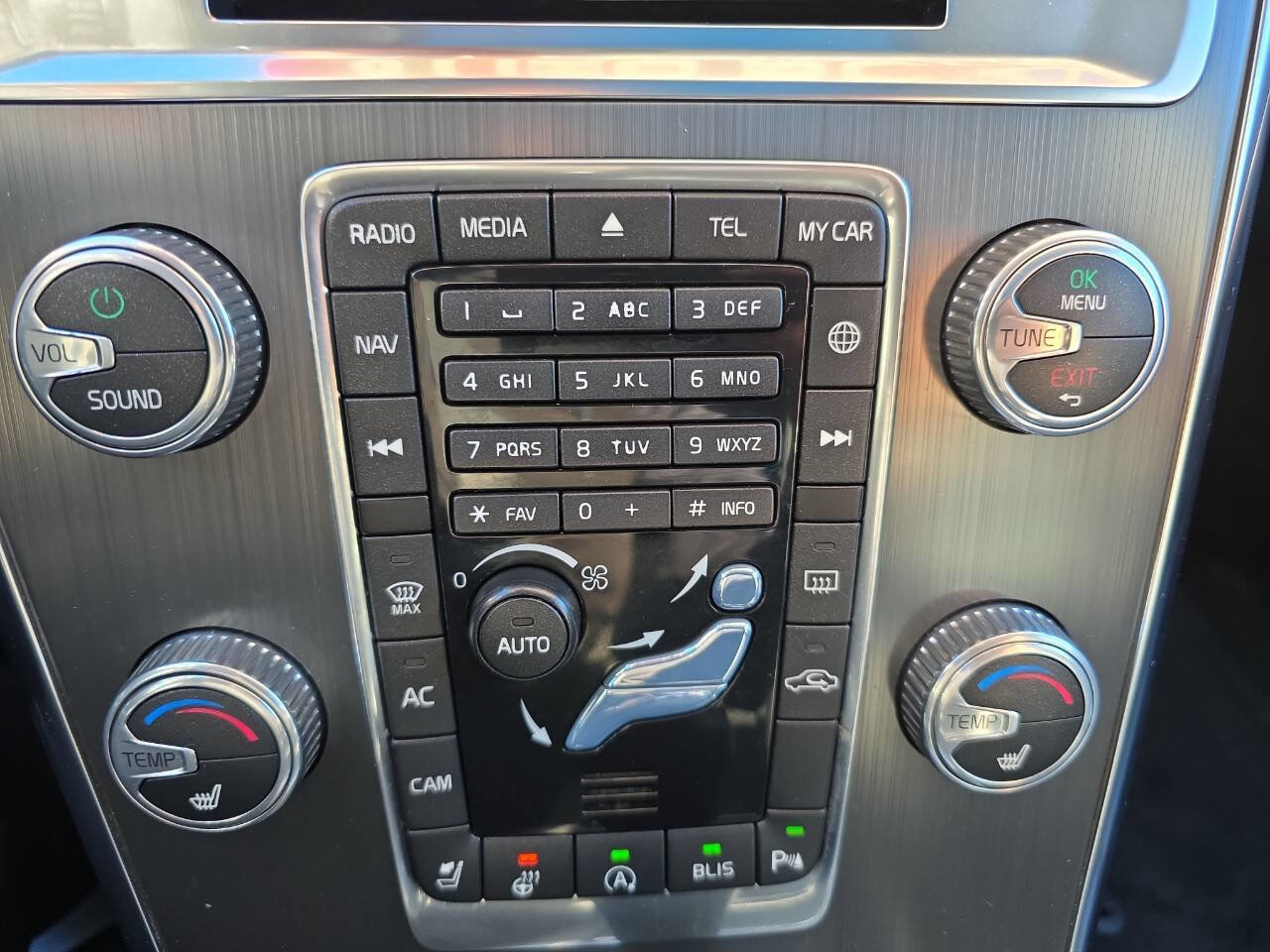 Used 2016 Volvo XC60 T6 w/ Protection Package image 20