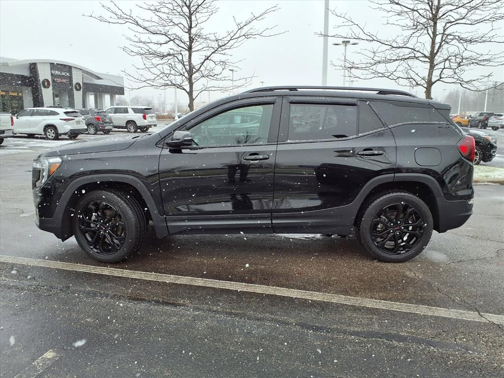 Certified 2022 GMC Terrain SLE w/ Driver Convenience Package image 2