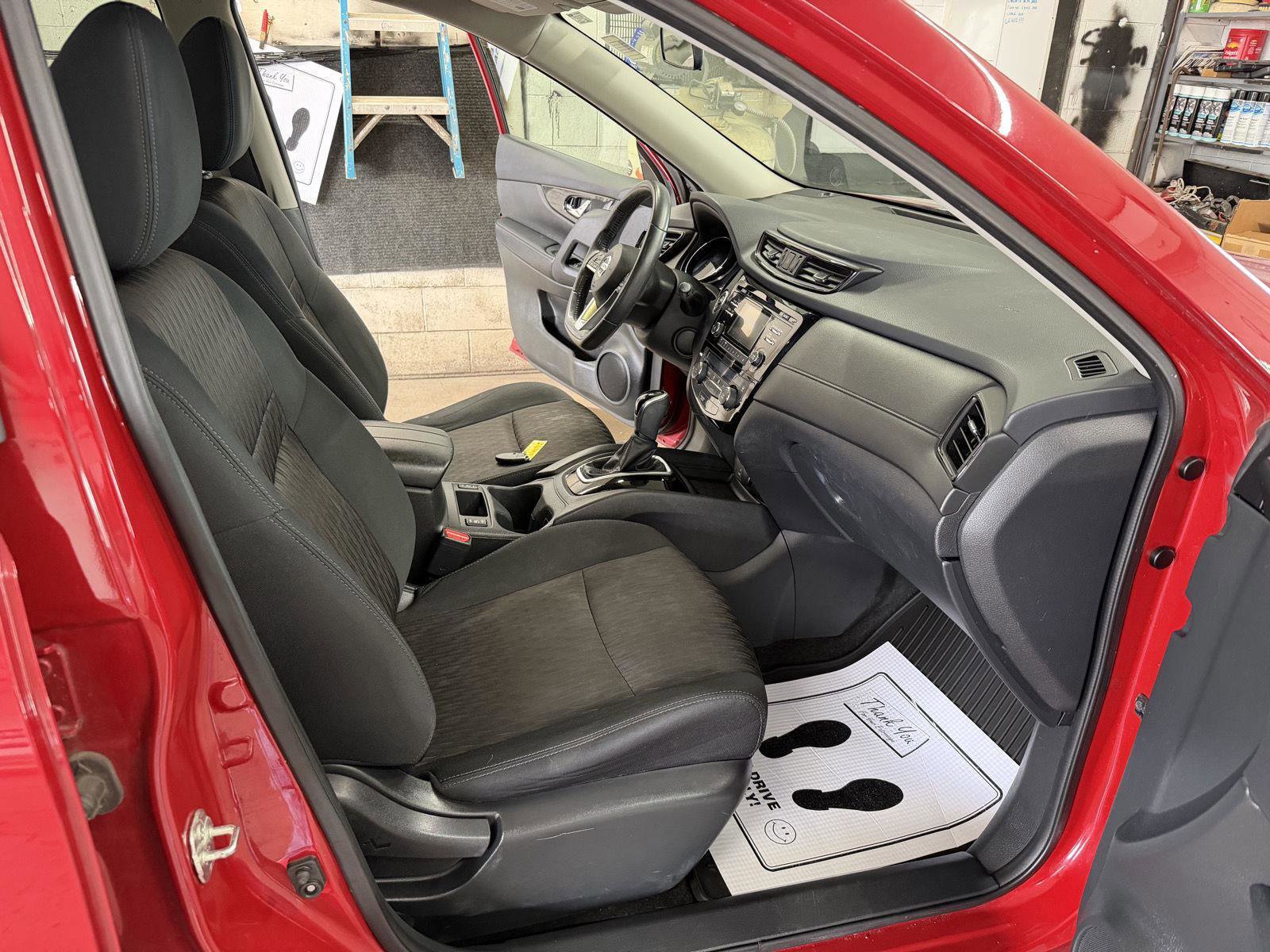 Used 2017 Nissan Rogue SV image 27