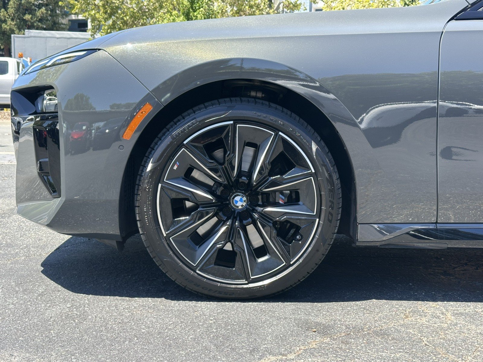 Used 2023 BMW 740i w/ Parking Assistance Package RWD image 13
