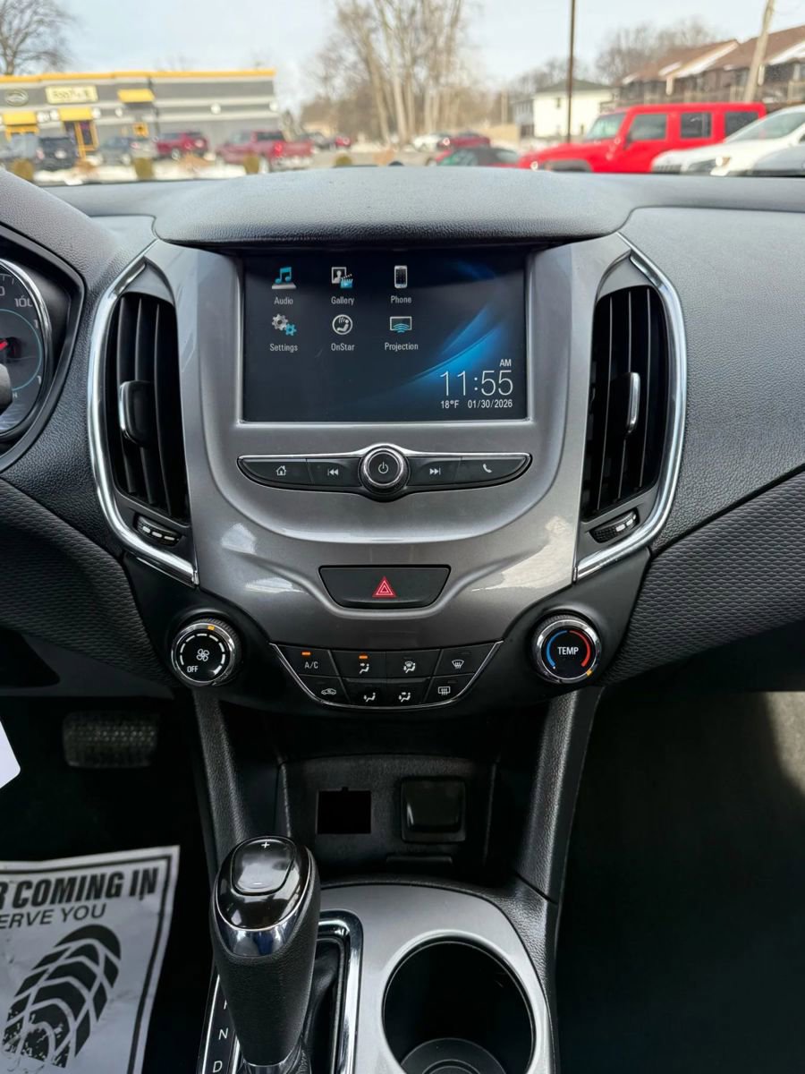 Used 2017 Chevrolet Cruze LT image 27