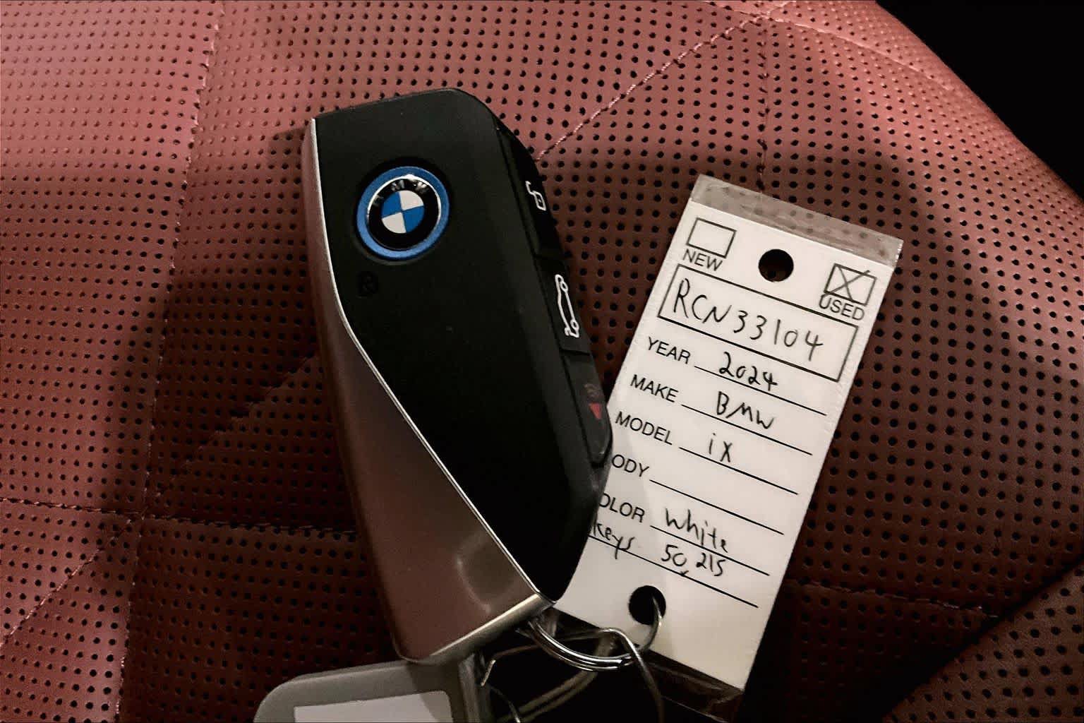Used 2024 BMW iX xDrive50 w/ Premium Package AWD/4WD image 14
