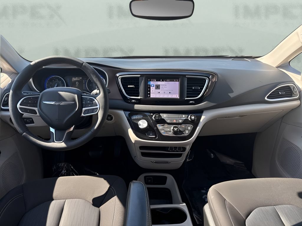 Used 2023 Chrysler Voyager LX FWD image 13
