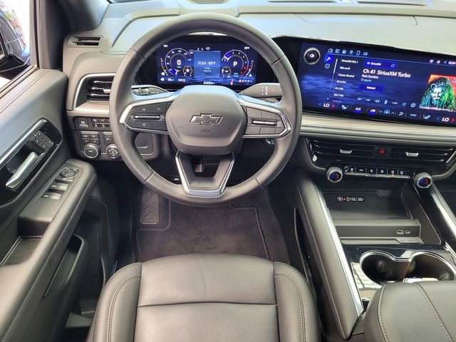 Used 2025 Chevrolet Suburban Z71 image 19