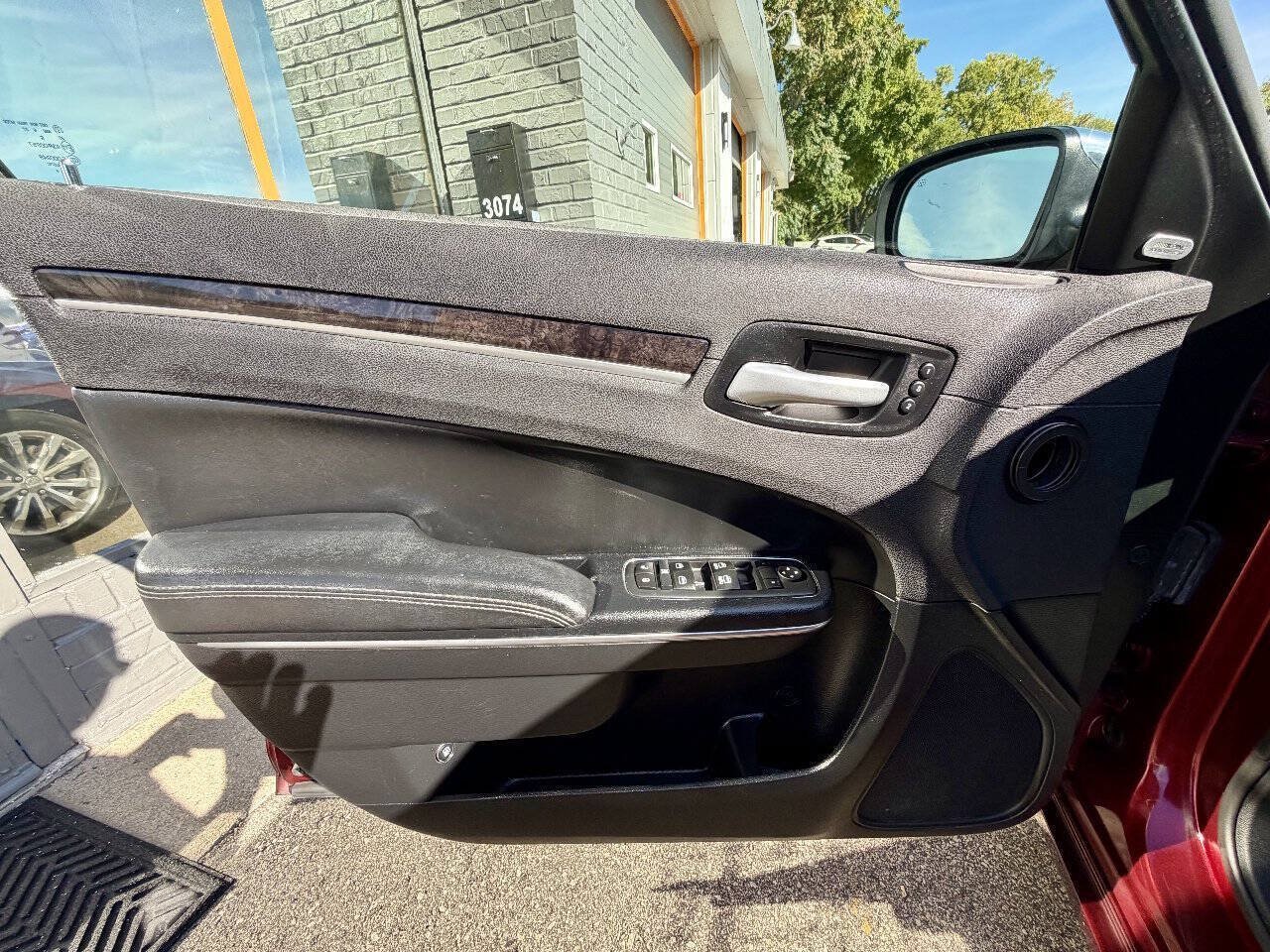 Used 2016 Chrysler 300 C AWD/4WD image 31