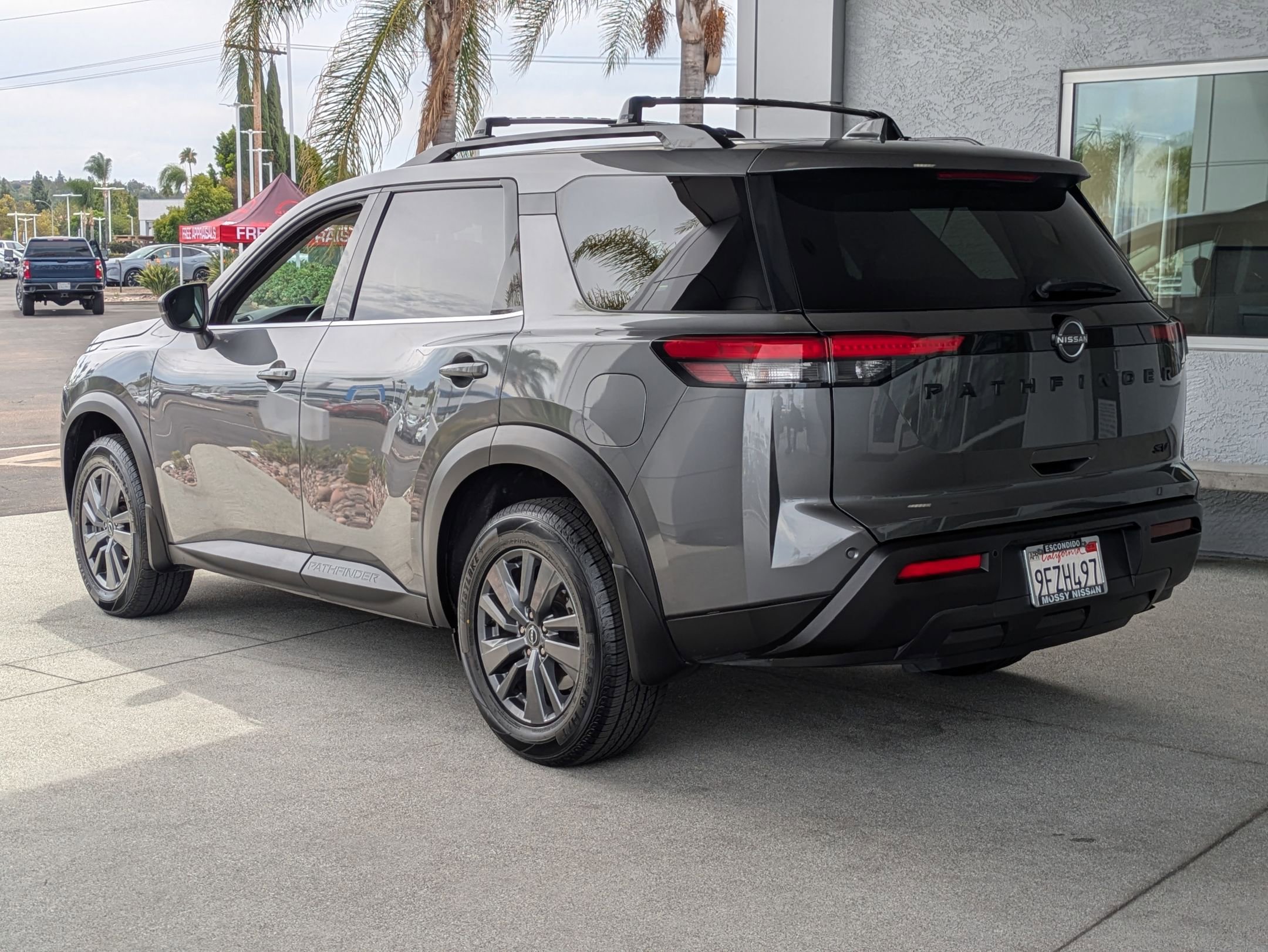 Used 2023 Nissan Pathfinder SV w/ Black Appearance Package image 6