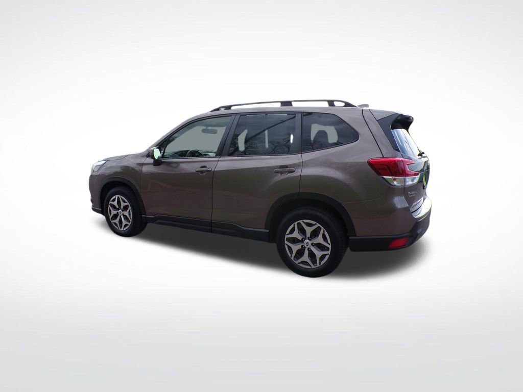 Used 2022 Subaru Forester Premium AWD/4WD image 3