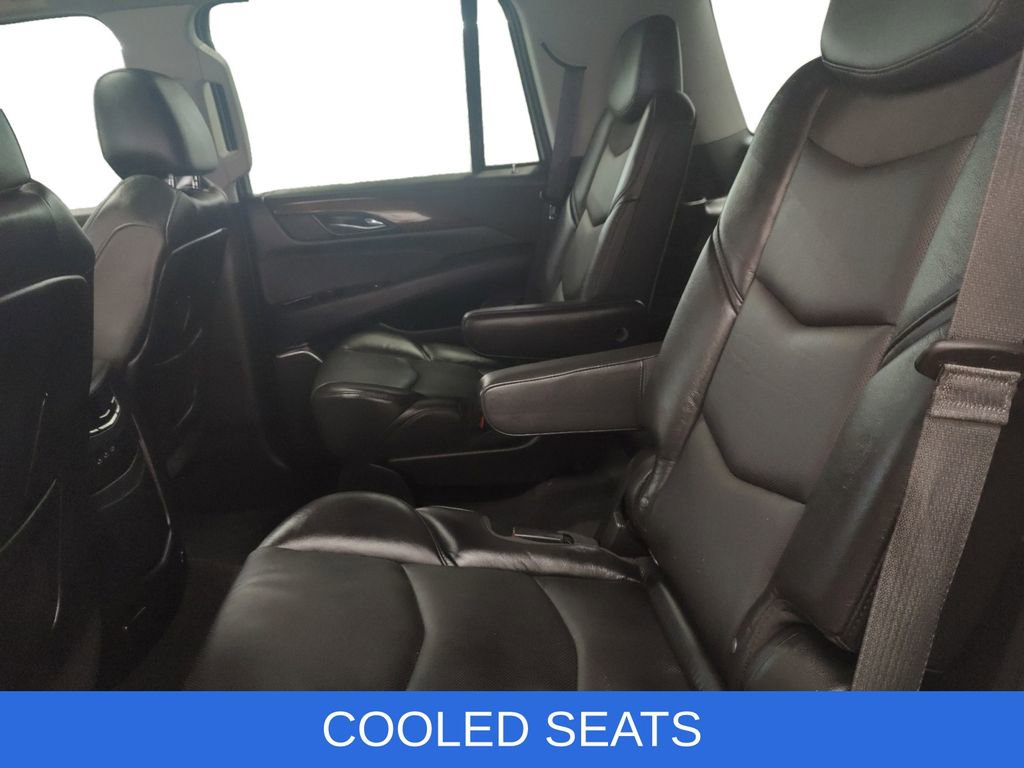 Used 2020 Cadillac Escalade Premium Luxury w/ Escalade Sport Edition image 19