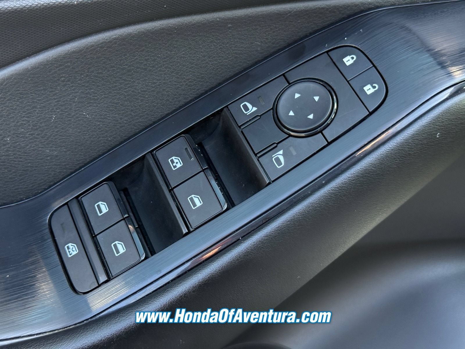 Used 2024 Nissan Rogue S AWD/4WD image 23